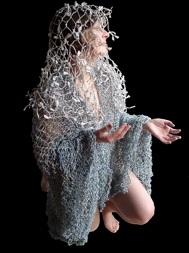 Cloak and Schleier (2012-2013) knitted with handmade paperthread of the telephonebook of Wiesbaden (Germany).