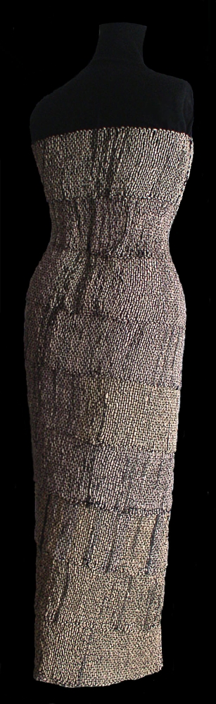 Tube-shaped dress made with the newspaper "Il Sole 24 ORE". Fabric made with an African loom: warp in black cotton, weft in  newspaper.