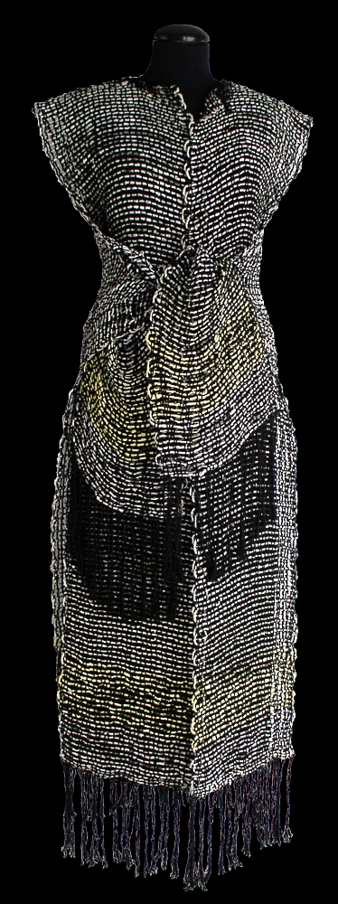 Black and yellow kimono made with newspapers and cotton thread. Fabric obtained with a loom modified for gauze.