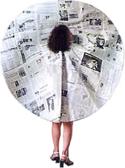 Ivano Vitali - Elena Ginanneschi con il costume "Artista" realizzato con il riciclo dei quotidiani -
