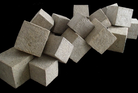 cubi ricoperti di cartamacerata