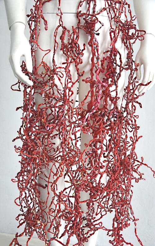 gonna rossa 2026 -  riciclo di plastiche